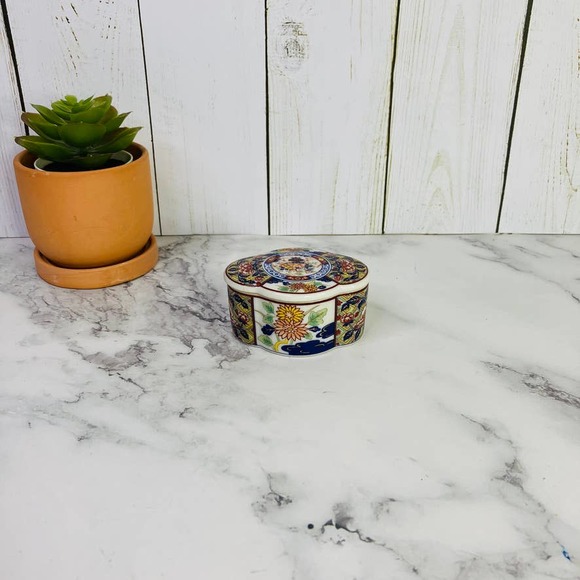 Vintage Imari Style Porcelain Trinket Box Lotus Floral Japan - Picture 1 of 9